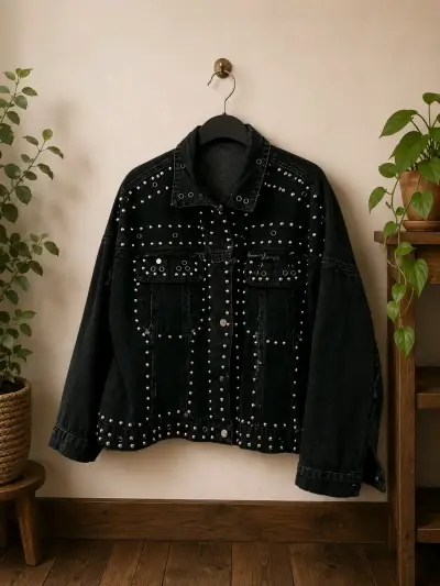 Chaqueta de mezclilla negra con tachas metálicas - miniatura 1