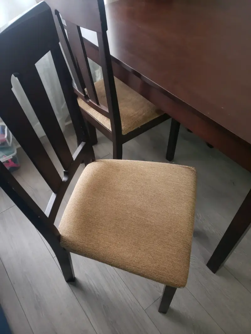 Mesa de comedor de madera con 4 sillas cuadrado - 2
