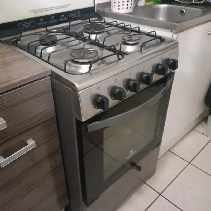 Cocina a gas con horno incorporado - 1