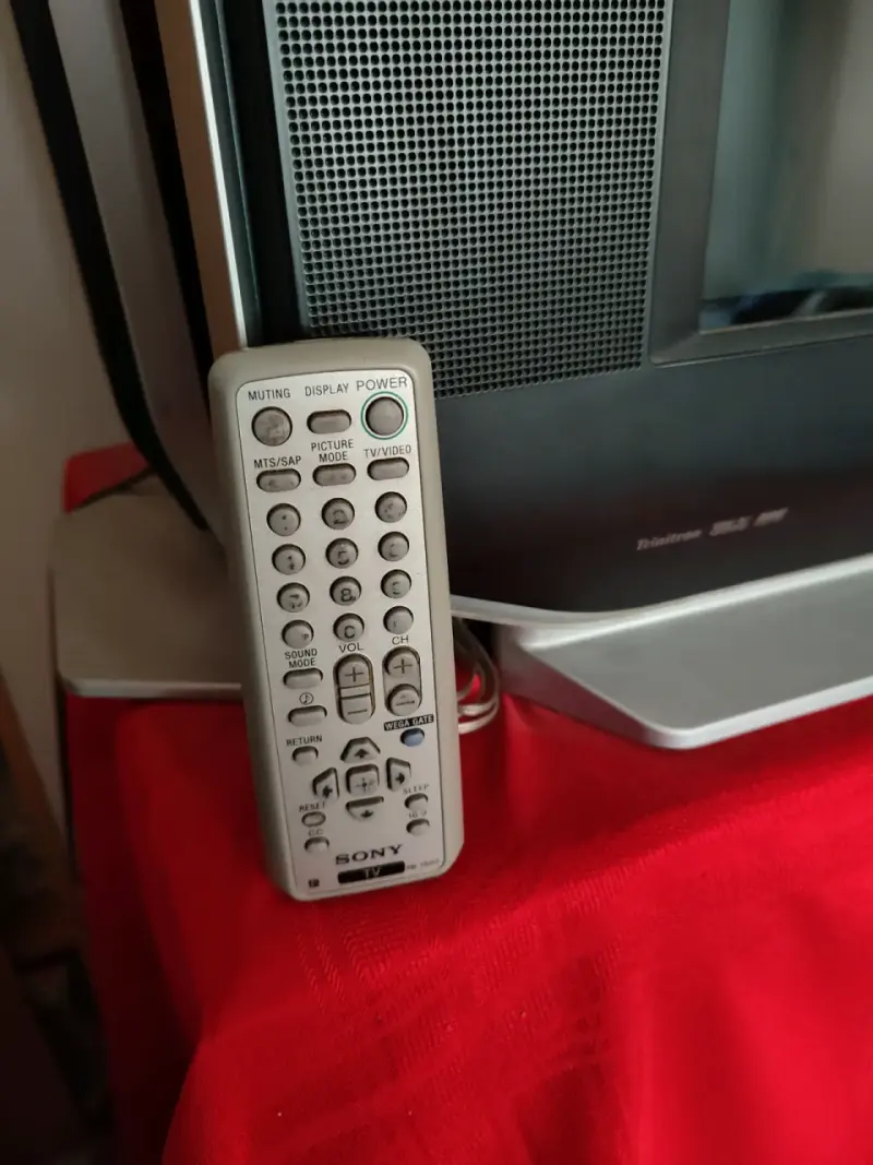 Televisor Sony con sistema de sonido integrado - 3