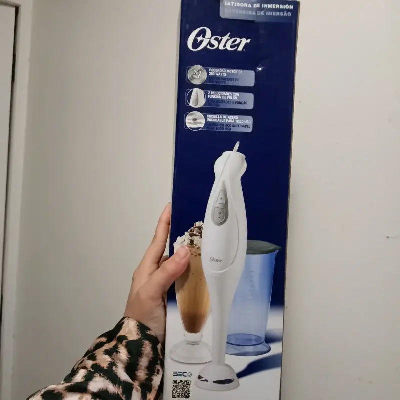 Batidora de inmersión Oster 250W con vaso medidor