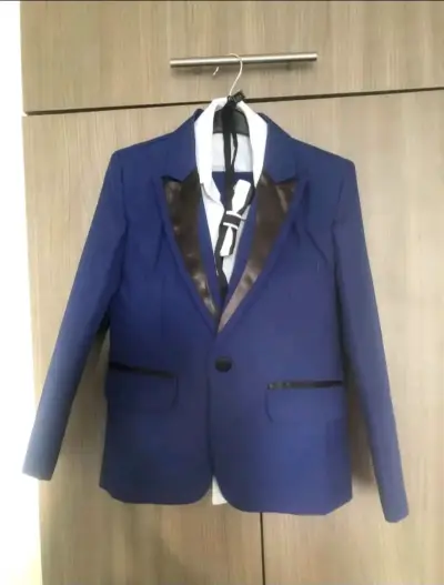 Traje formal azul para niño con solapas negras T 4 - miniatura 1