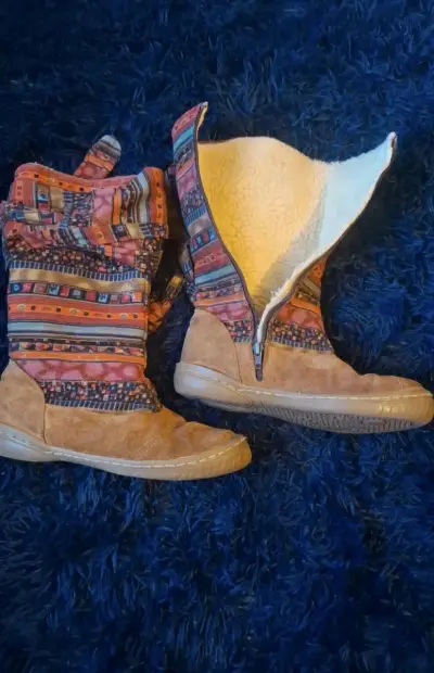Botas de invierno con diseño étnico y forro térmico - miniatura 1