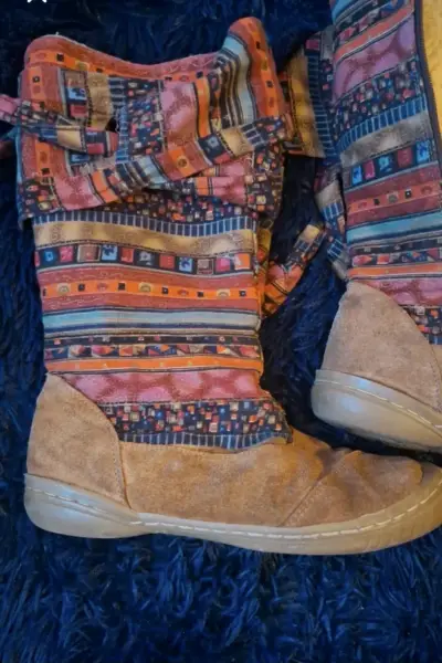 Botas de invierno con diseño étnico y forro térmico - miniatura 3