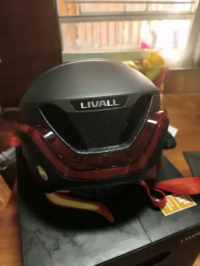Casco inteligente Livall con luces LED - miniatura 3