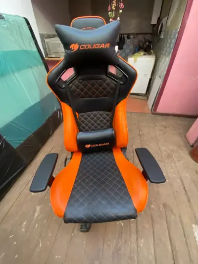 Silla Gamer Cougar Negra y Naranja Ergonómica - miniatura 1