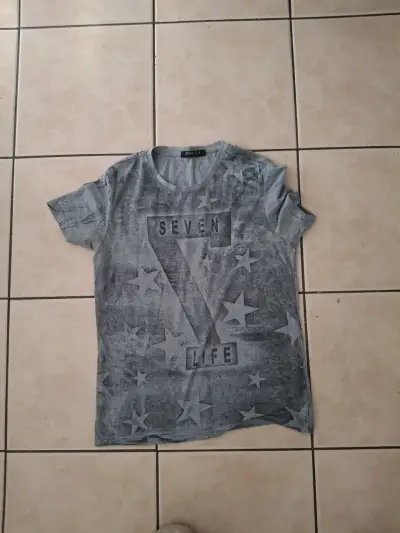 Polera gris con estampado niño talla M - miniatura 1