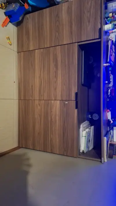 Armario de madera con puertas dobles - miniatura 1