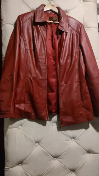 Chaqueta de cuero roja para mujer - miniatura 1