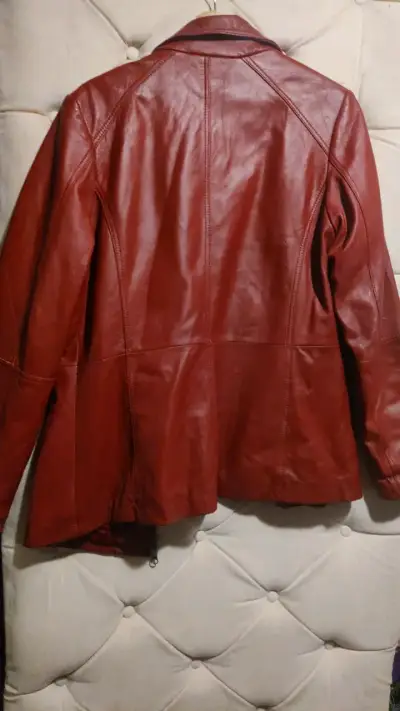 Chaqueta de cuero roja para mujer - miniatura 4