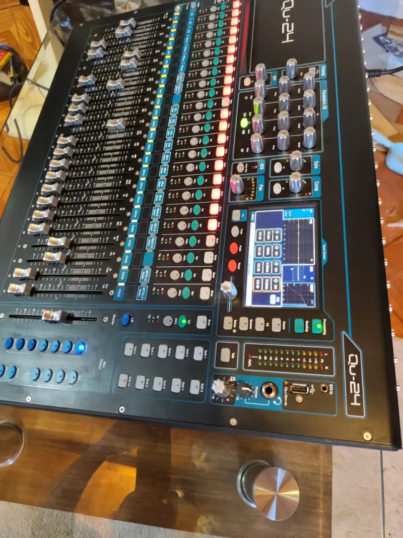 Consola de mezcla digital Allen & Heath Qu-24 - 5