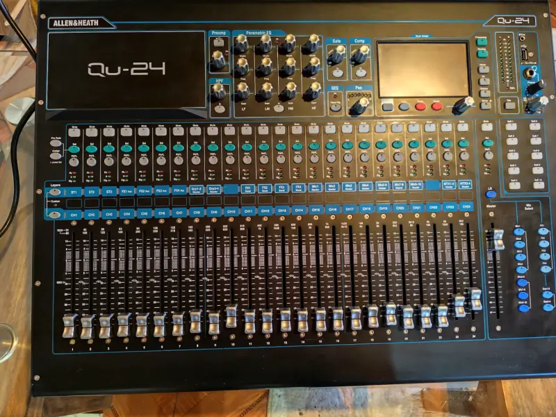 Consola de mezcla digital Allen & Heath Qu-24 - 6