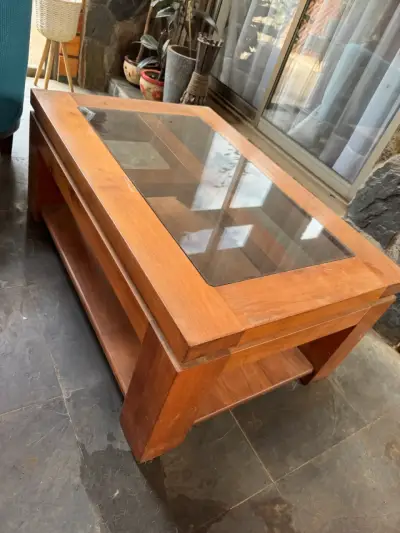 Mesa de centro de madera con vidrio - miniatura 1