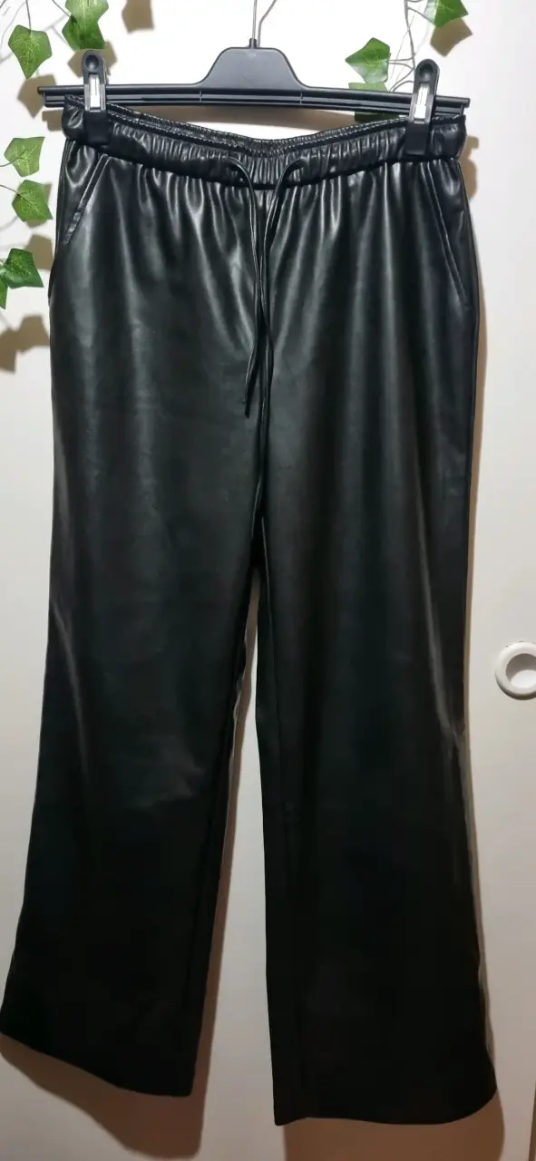 Pantalones de cuero sintético negros para mujer - 2