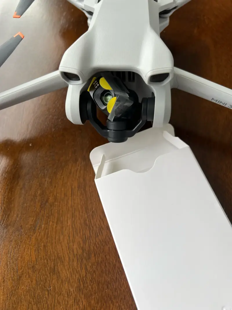 Drone DJI Mini 3 con control remoto y accesorios - 2