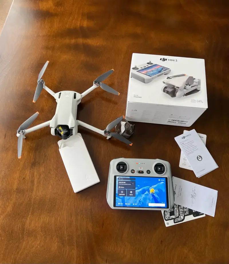 Drone DJI Mini 3 con control remoto y accesorios - 4