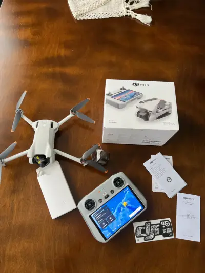 Drone DJI Mini 3 con control remoto y accesorios - miniatura 5