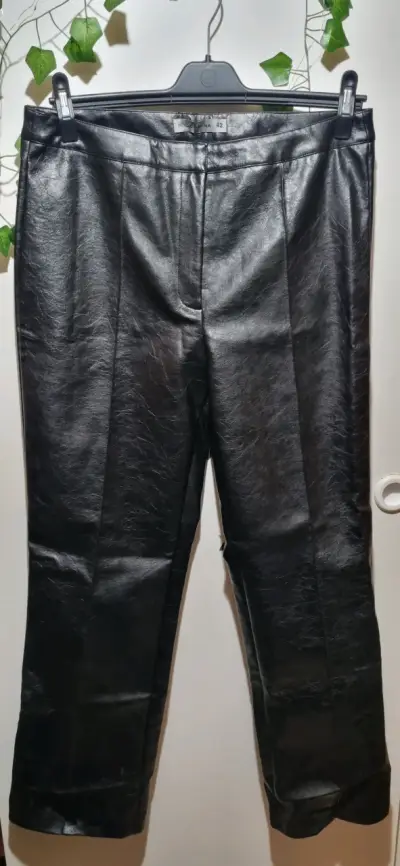 Pantalones de cuero sintético negro para mujer - miniatura 5