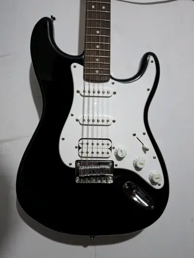 Guitarra Eléctrica Squier by Fender Stratocaster - miniatura 1