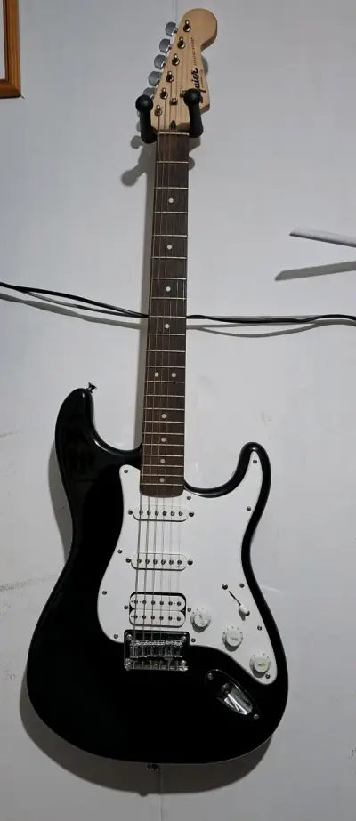 Guitarra Eléctrica Squier by Fender Stratocaster - miniatura 2