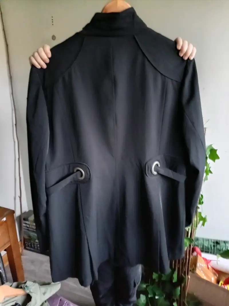 Trench negro elegante para mujer - 2