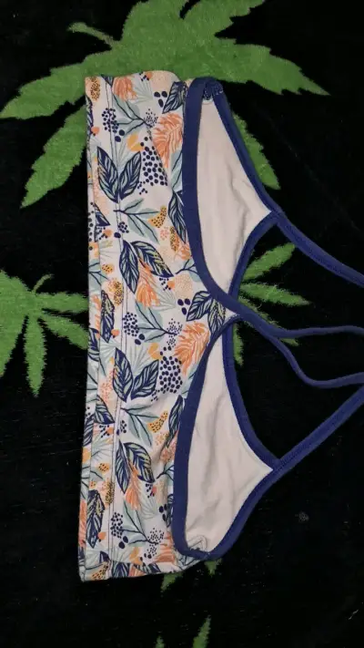 Top deportivo con estampado floral - miniatura 2