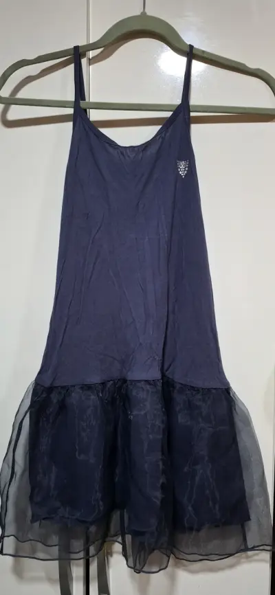 Vestido azul con detalles de tul y pedrería - miniatura 1