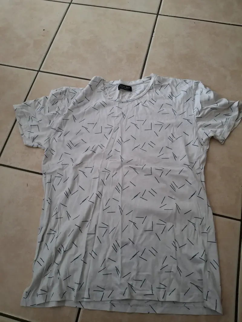 Polera blanca estampada niño talla M