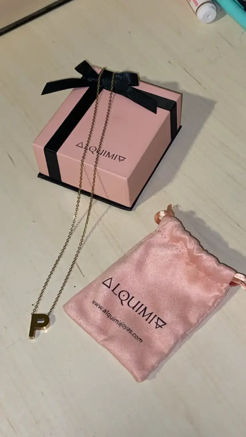 Collar con letra P bañado en oro de Alquimia - 2