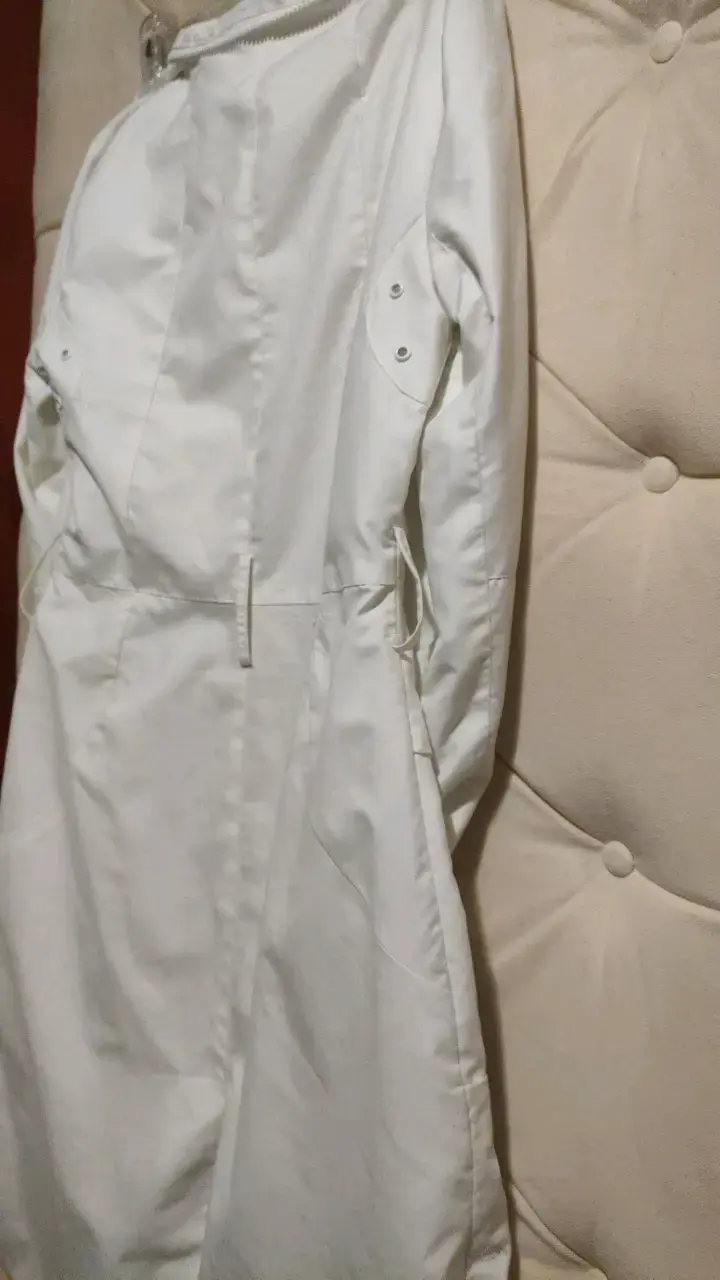 Ossira Abrigo blanco mujer con botones decorativos - 6