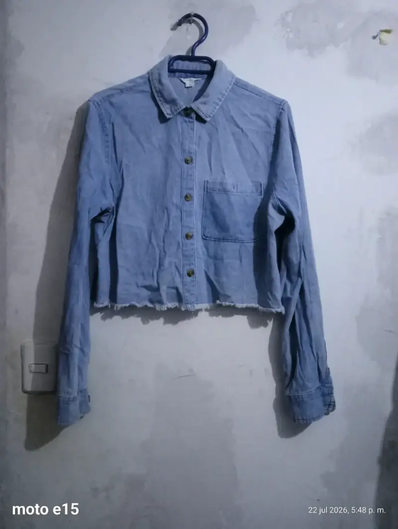 Polera Aeropostale negra con diseño rosa - 2