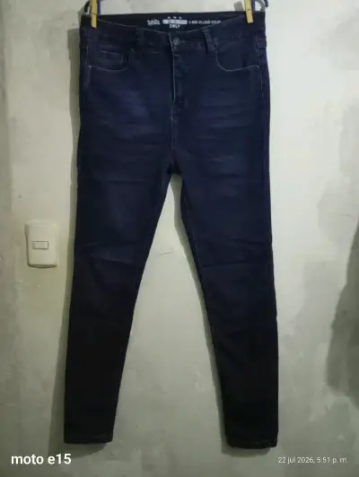 Jeans ajustados azul oscuro para mujer - miniatura 2