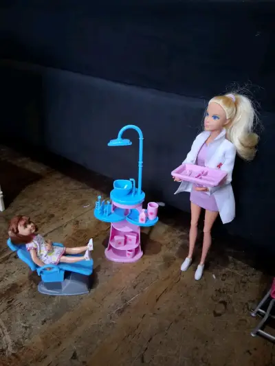 Casa de muñecas con otra profesiones - miniatura 4