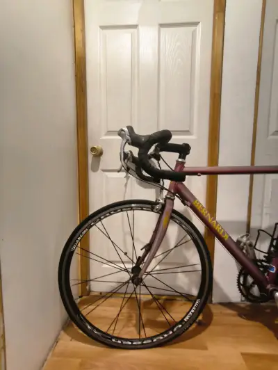 Bicicleta de carretera Bernardi roja de alto rendimiento - miniatura 3