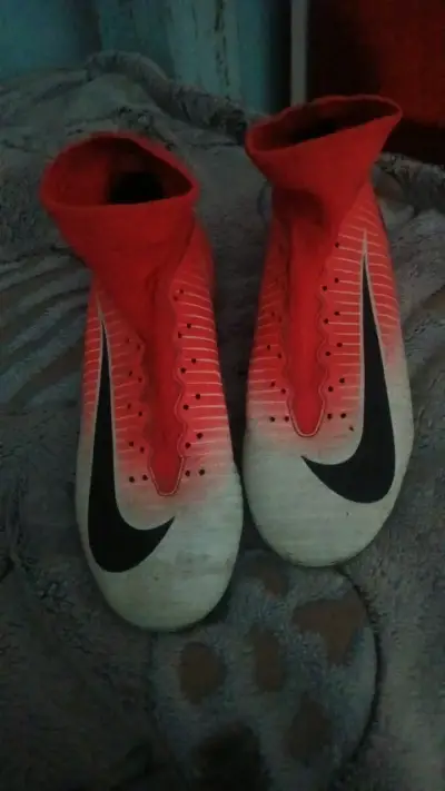 Zapatillas de fútbol Nike rosas para hombre - miniatura 1