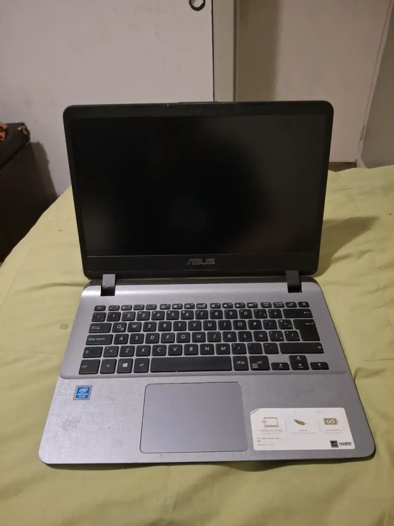 Notebook ASUS en buen estado, usado