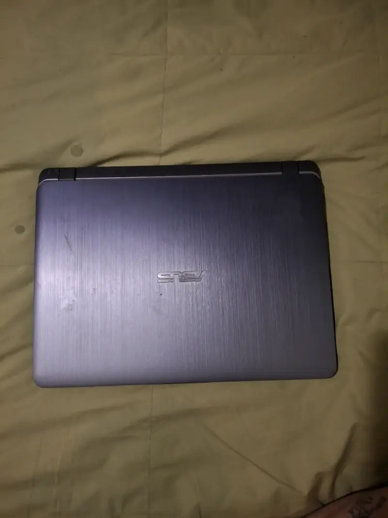 Notebook ASUS en buen estado, usado - 2