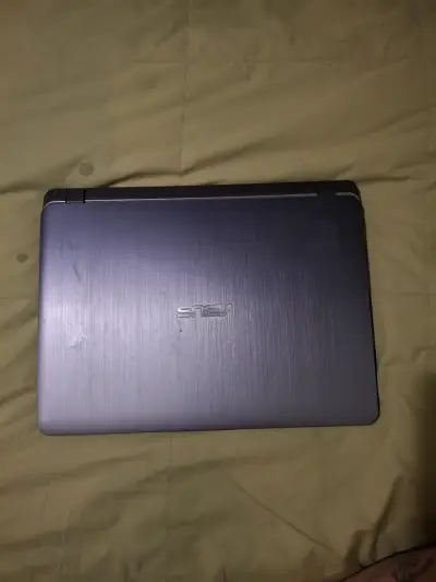 Notebook ASUS en buen estado, usado - miniatura 2