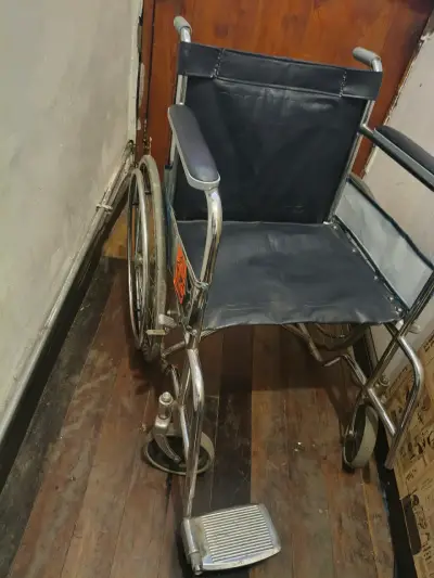Andador plegable con asiento para adultos - miniatura 2