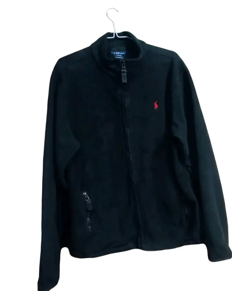 Chaqueta polar negra con logo bordado