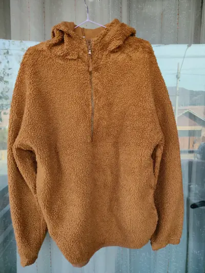 Polerón de polar con capucha color camel - miniatura 1