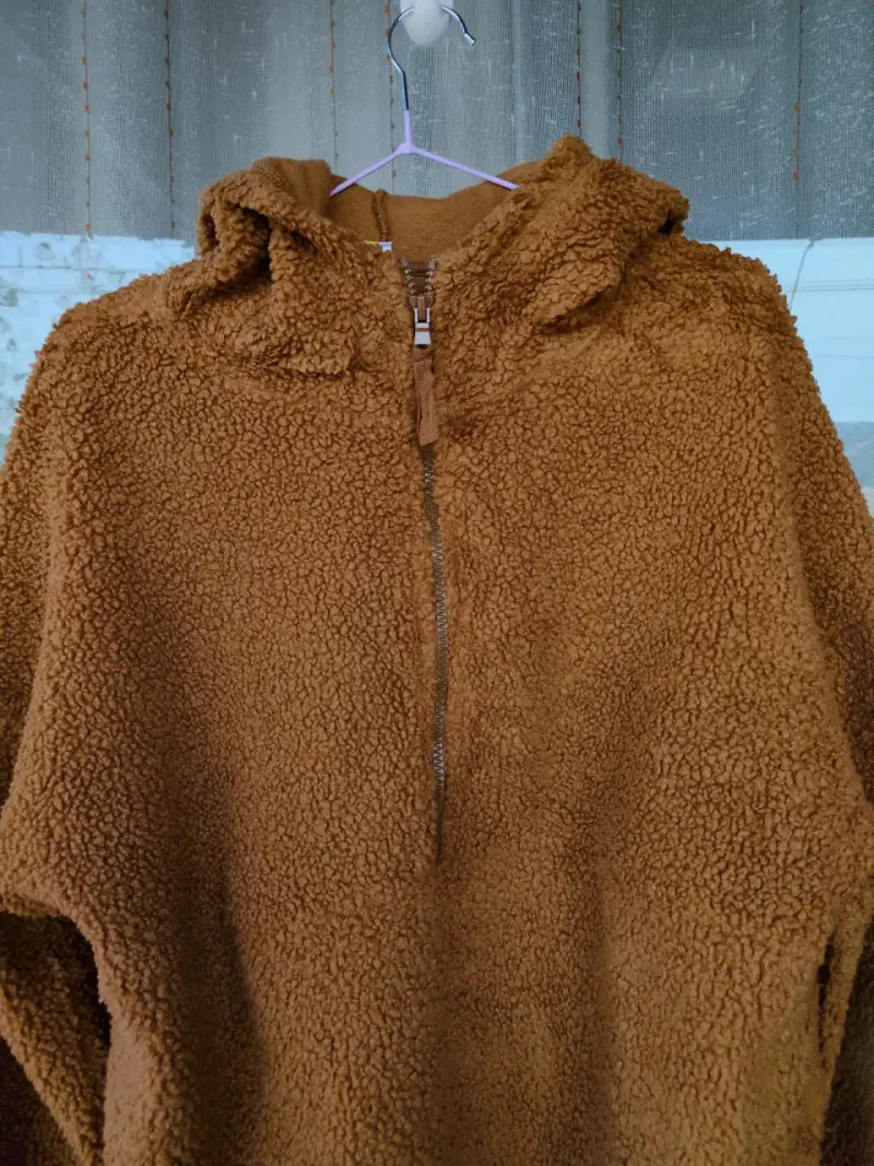 Polerón de polar con capucha color camel - 2