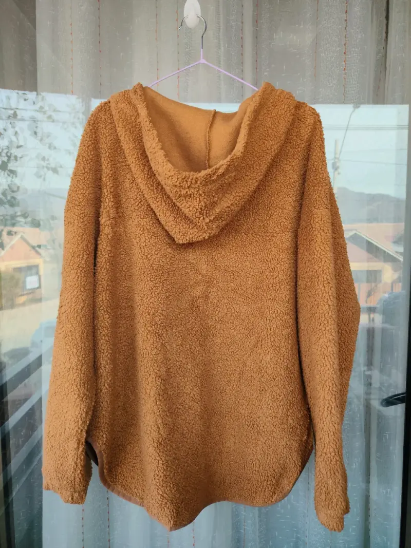 Polerón de polar con capucha color camel - 4