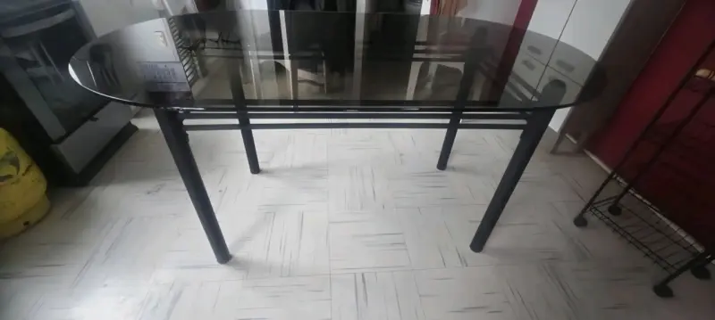 Mesa de comedor de vidrio negro moderna - 1