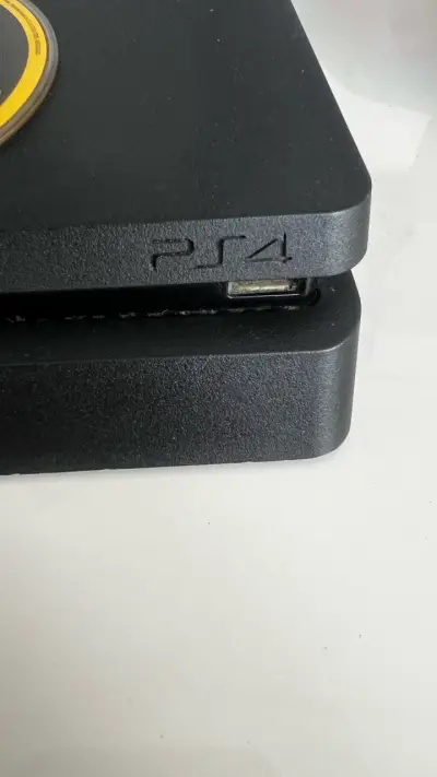 Consola PS4 en buen estado - miniatura 1
