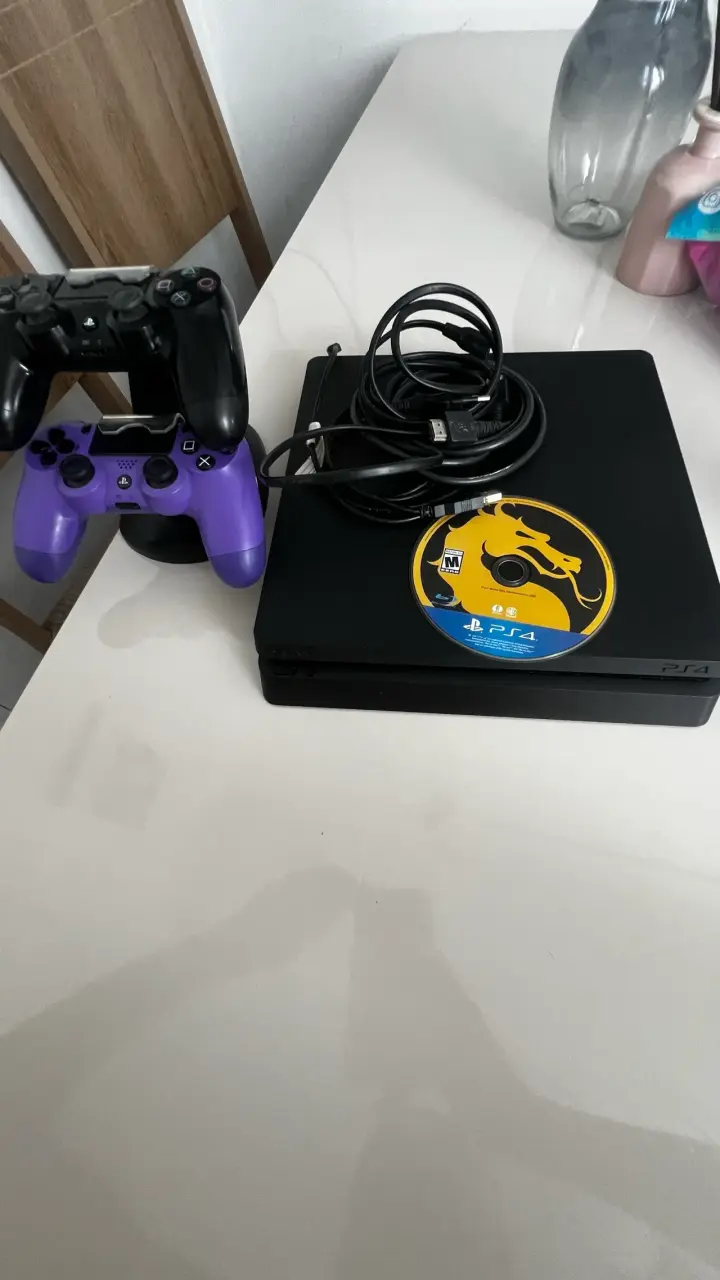 Consola PS4 en buen estado - 2