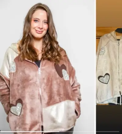 Chaqueta de felpa con corazones decorativos - miniatura 1
