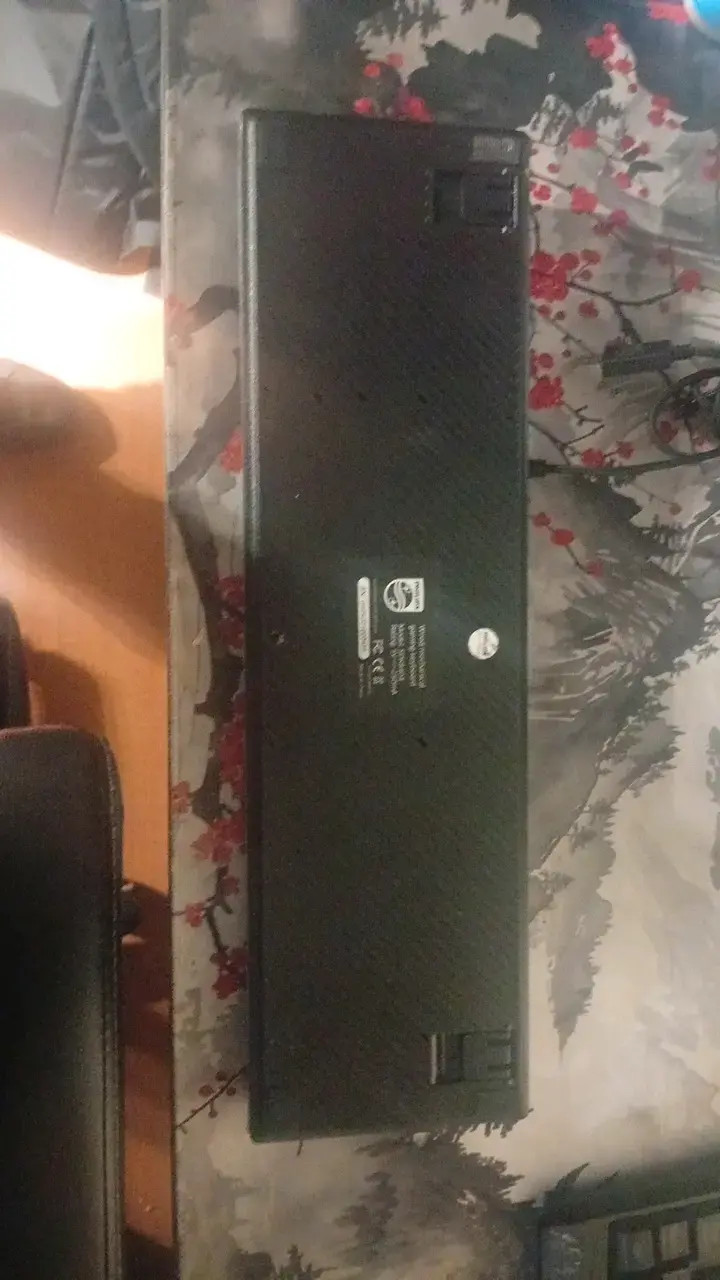 Teclado USB Trust con diseño ergonómico - 2