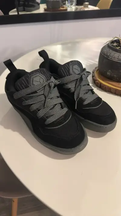 Zapatillas pumas negras - miniatura 1