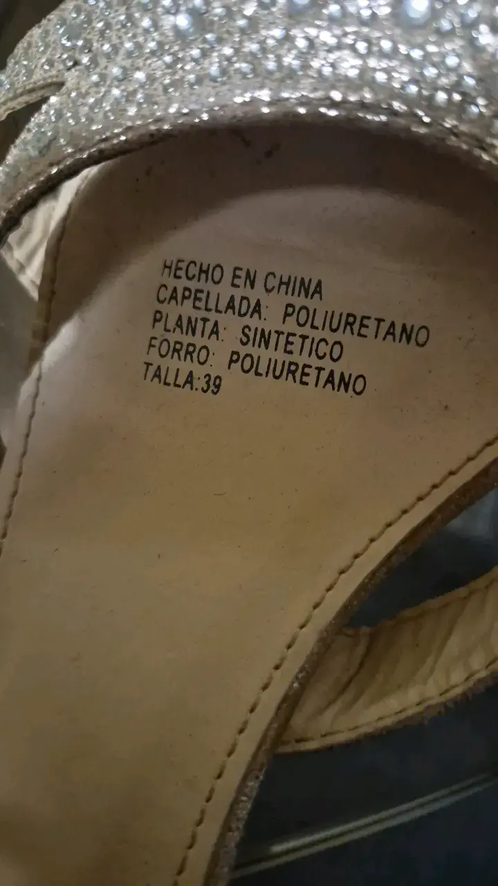 Tacones dorados con brillo - 3